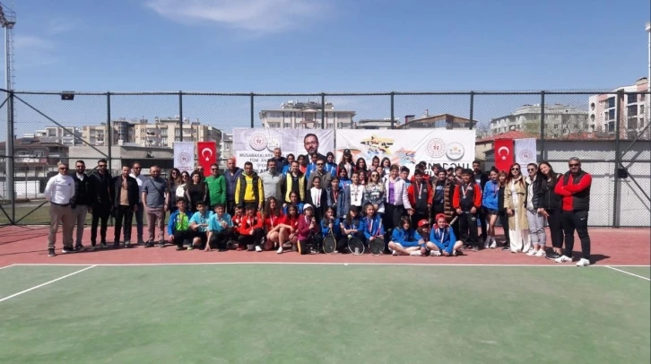 Van’da Anadolu Yıldızlar Ligi Tenis Grup Müsabakaları sona erdi

