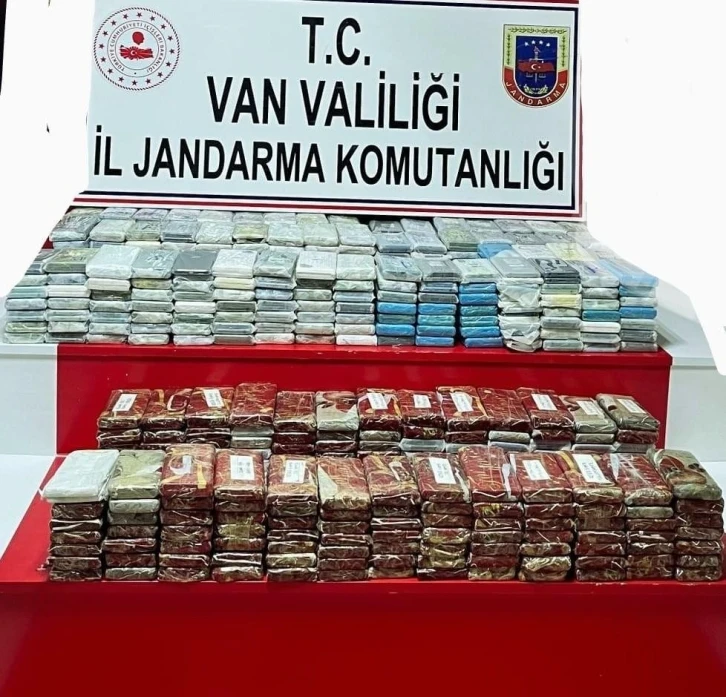 Van’da bin 96 adet kaçak cep telefonu ele geçirildi
