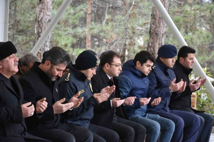 Van’da çığ altında kalan Tosyalı şehit Ufuk Deniz kabri başında anıldı
