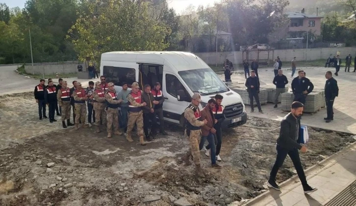 Van’da göçmen kaçakçılığı suçundan gözaltına alınan 8 şüpheli, tutuklandı
