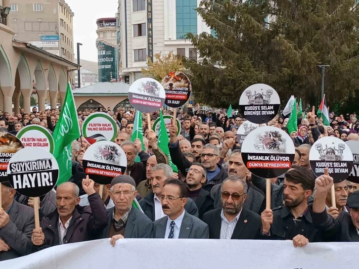 Van’da İsrail’in Gazze’deki hastaneye saldırısı protesto edildi
