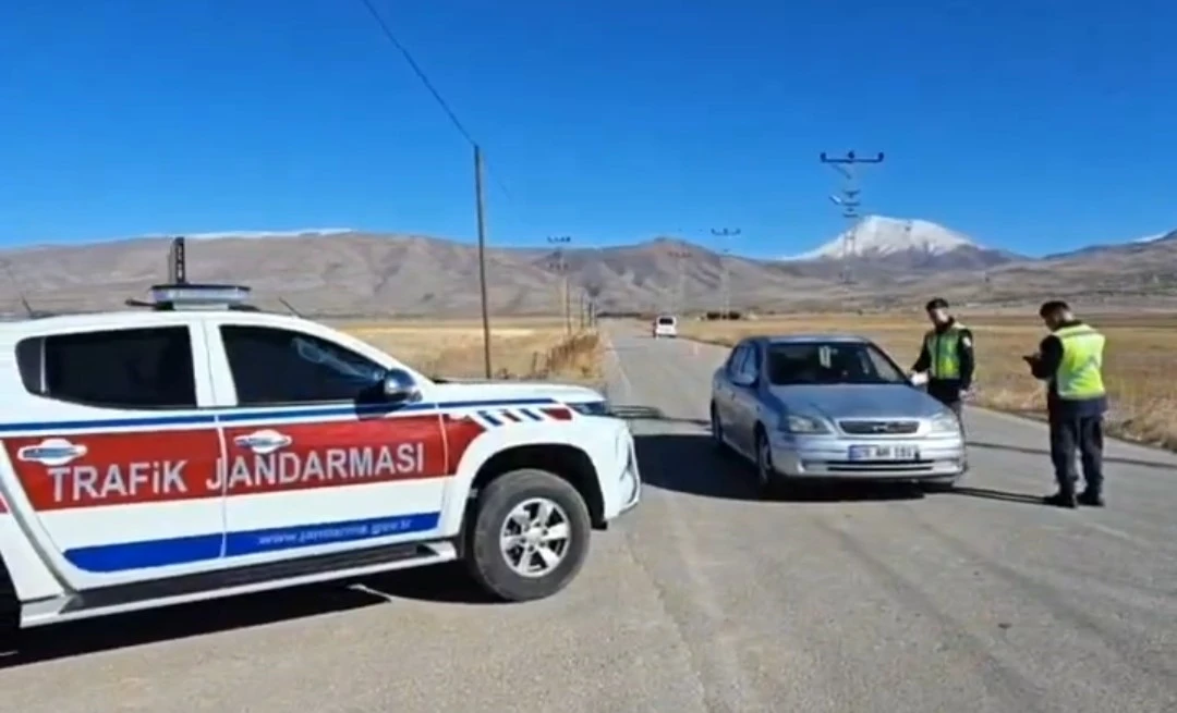 Van’da jandarma ekiplerinin trafik denetimleri
