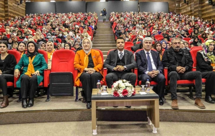 Van’da ‘Kadına Yönelik Şiddetle Mücadele Semineri’ düzenlendi
