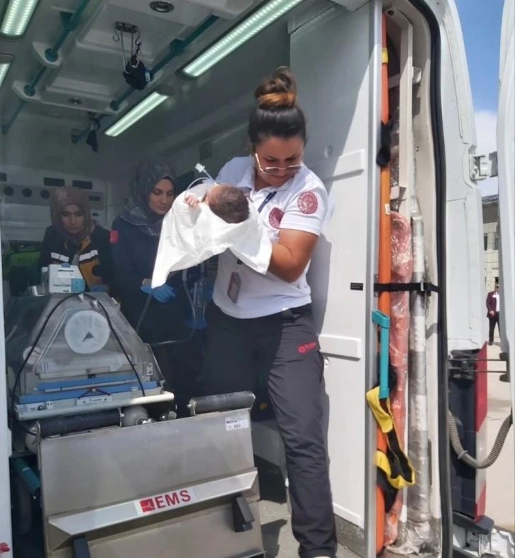 Van’da kalp hastası bebek için ambulans uçak havalandı
