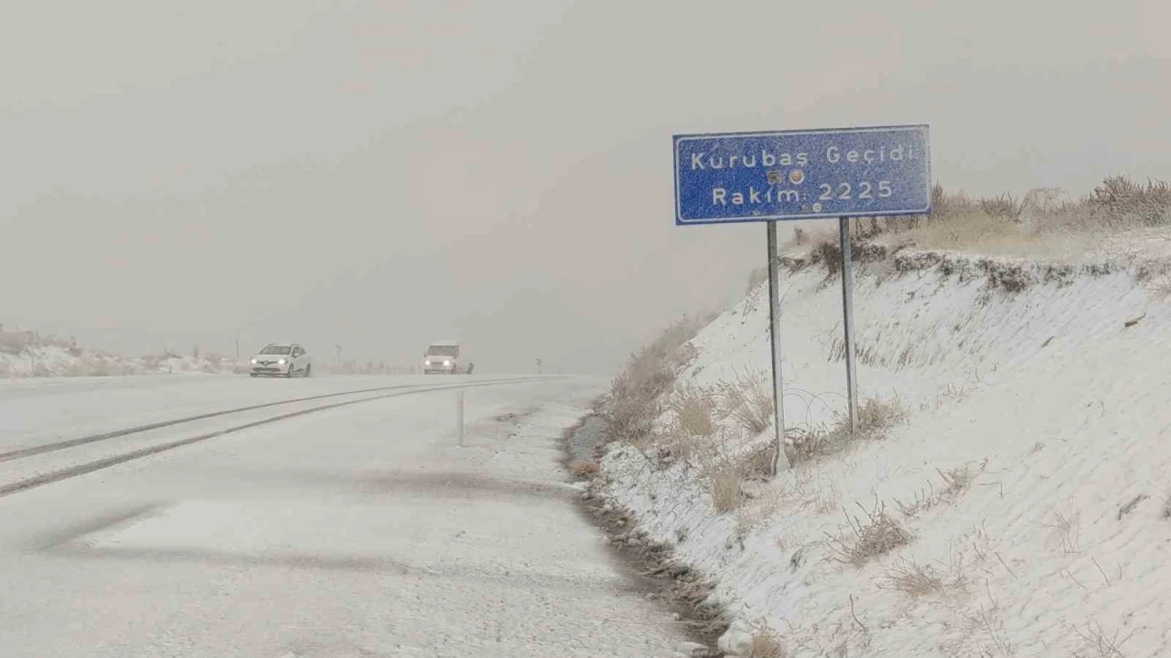 Van’da kar ve yoğun sis yüksek kesimlerde etkili oldu
