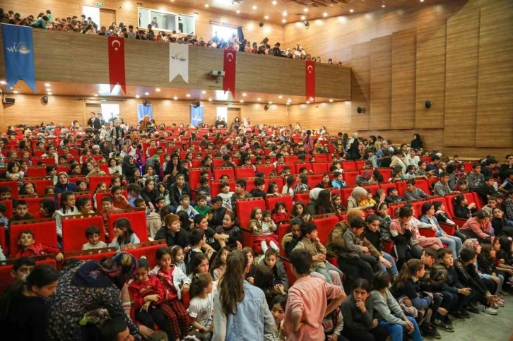 Van’da öğrencilere yönelik tiyatro etkinlikleri yoğun ilgiyle başladı
