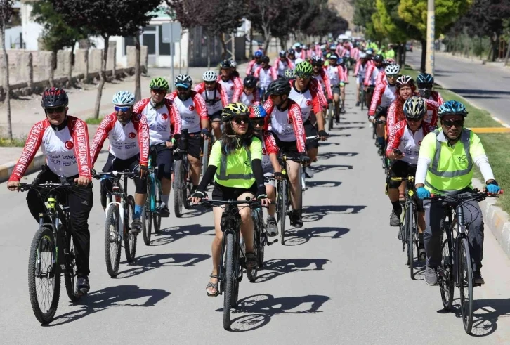 Van Gölü için 450 kilometre pedal çevirecekler
