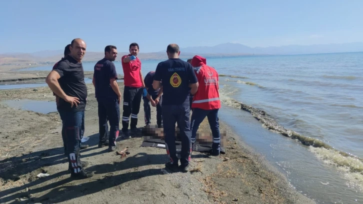 Van Gölü’ne giren çocuklardan 2’sinin cansız bedeni bulundu
