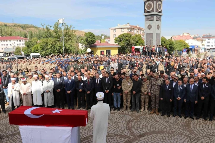 Vanlı şehit gözyaşları arasında son yolculuğuna uğurlandı
