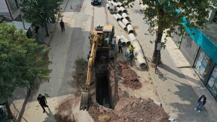 Vatan Caddesi’nde yağmursuyu ve kanalizasyon hatları genişletiliyor
