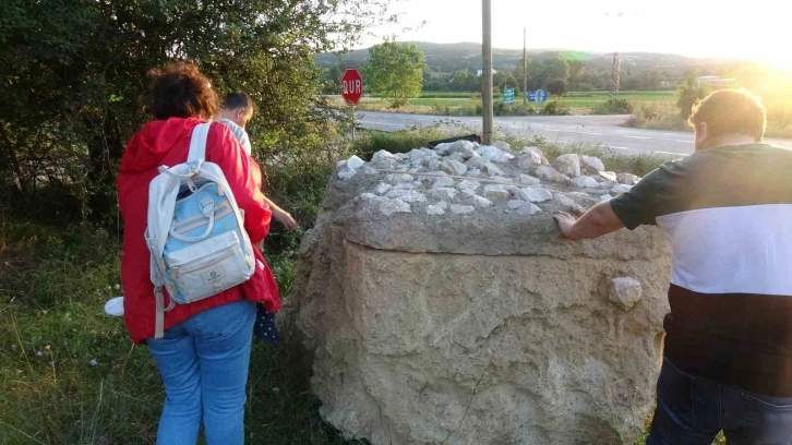 Vatandaş lahit mezar sandı, üzerine beton dökülmüş kayaç çıktı
