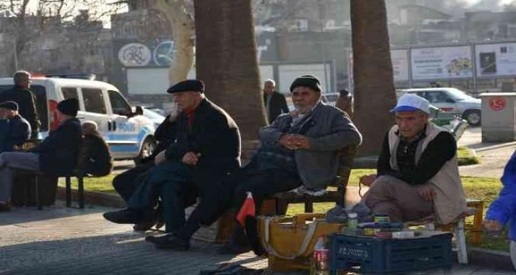 Vatandaşlar yazdan kalma günlerin tadını çıkartıyor