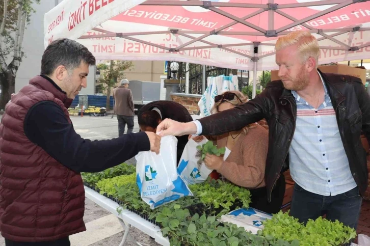 Vatandaşlara 178 bin 200 sebze fidesi dağıtıldı
