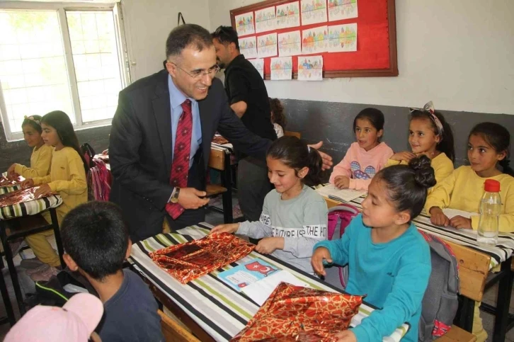 VEDAŞ’tan öğrencilere karne hediyesi
