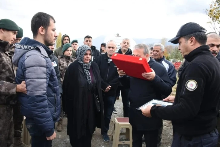 Vefat eden polis son yolculuğuna uğurlandı
