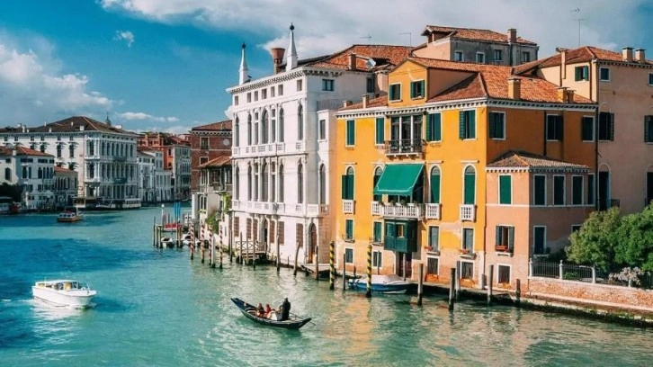 Venedik'te turistlere yeni şart: Bunu yapanlar şehre girebilecek!
