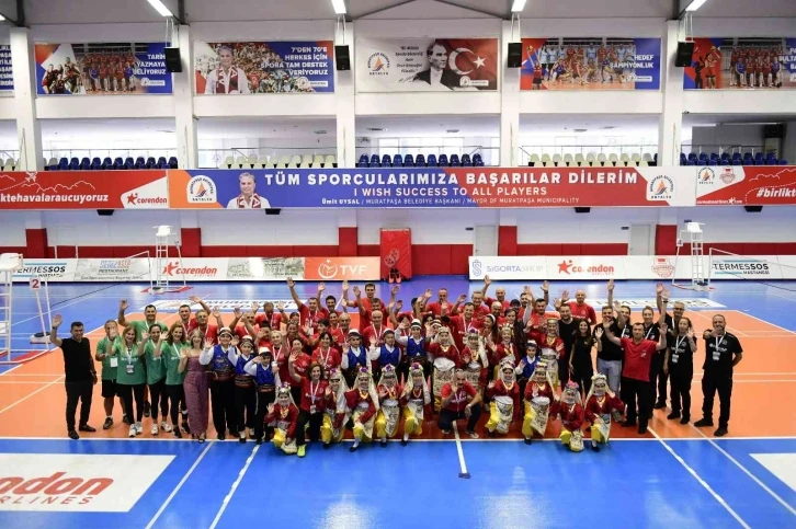 Veteranlar Badminton Şenliği başladı
