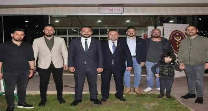 Veteriner hekimler depremzedeler için iftarda buluştu