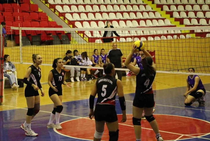 “Voleybolun yıldızları” sahneye çıktı
