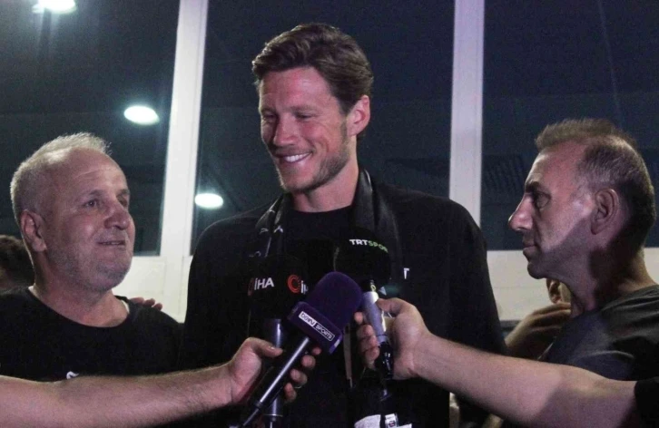 Wout Weghorst: “Burada olmak çok güzel”
