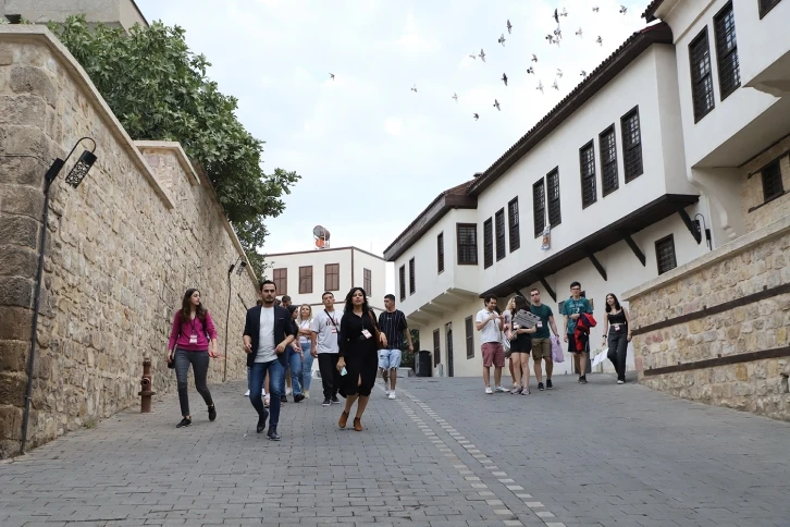 Yabancı öğrenciler Dulkadiroğlu’nu gezdi
