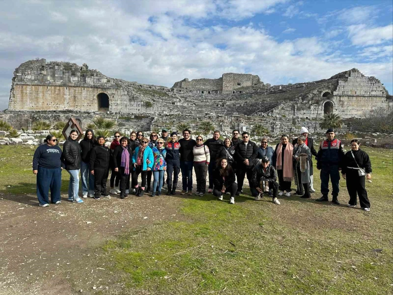 Yabancı turistlere Jandarmadan doğa sevgisi
