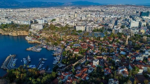 Yabancıya her 100 konuttan 38'i, Antalya'da satıldı