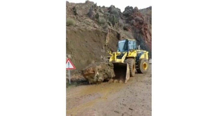 Yağışlar köprünün hasar görmesine neden oldu