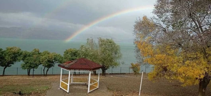 Yağmur sonrası oluşan gökkuşağı hayran bıraktı
