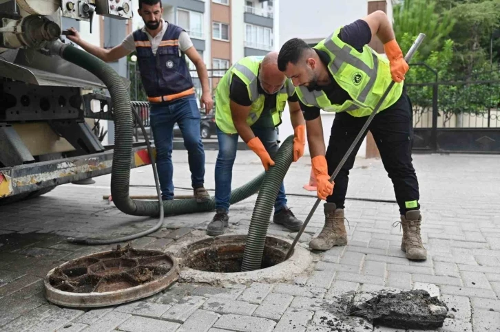 Yağmur suyu ızgaraları ve kanalizasyon hatlarında yoğun mesai
