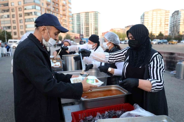 Yahyalar sakinleri iftar sofrasında buluştu
