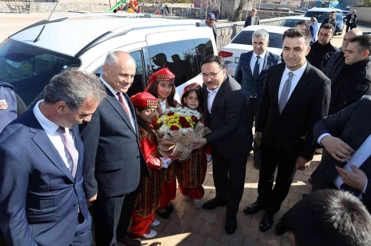 Yahyalı’da ilkokul, halı saha ve kadın kooperatifi törenle açıldı
