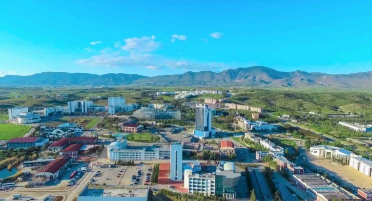 Yakın Doğu Üniversitesi, Türkiye’nin en başarılı üç vakıf üniversitesinden biri oldu
