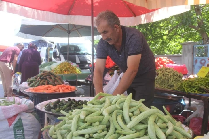 Yaklaşan kış ayları nedeniyle turşuluk ürünler pazardaki yerini aldı
