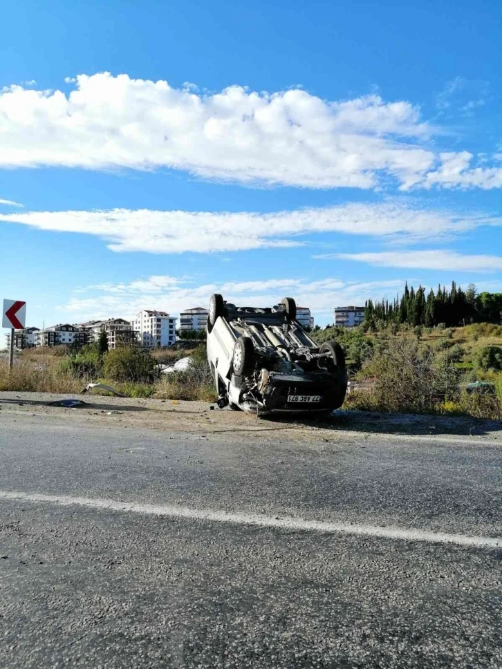 Yalova’da kamyonet takla attı: 3 yaralı
