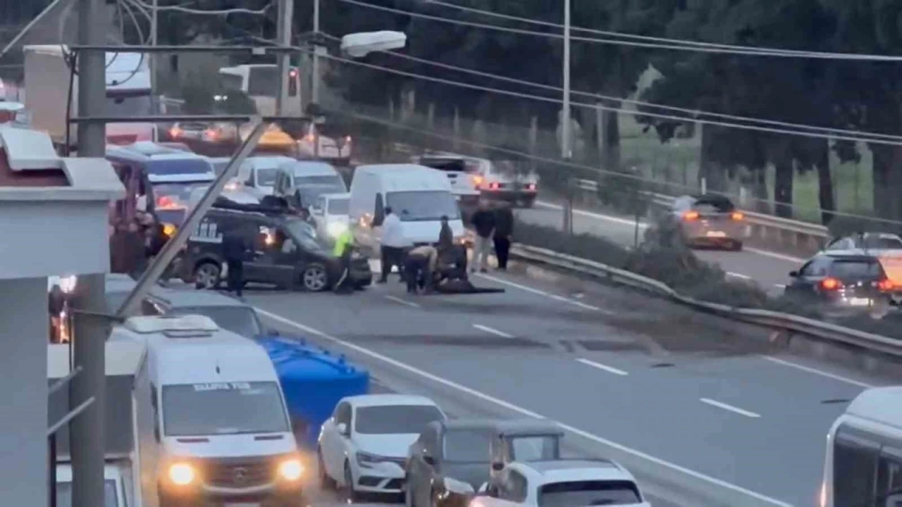 Yalova’da kontrolden çıkan hafif ticari araç takla attı: 2 yaralı
