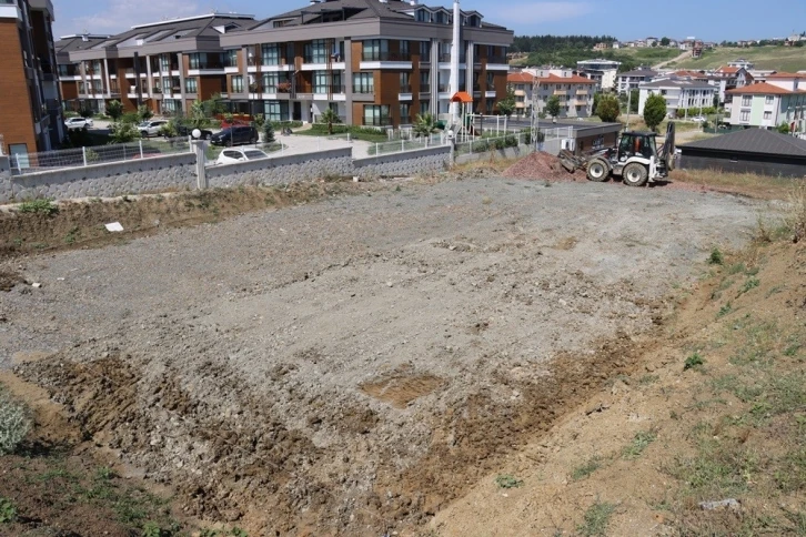 Yalova’da yeni çocuk parkları ve spor alanları yapıyor
