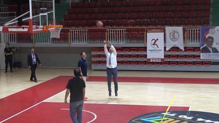 Yalova İl Emniyet Müdürü Toplaoğlu’ndan basketbol şov
