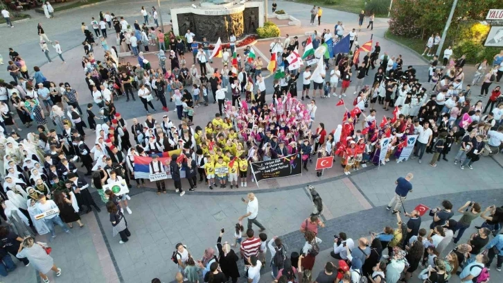 Yalova Uluslararası 2. Yürüyen Köşk Müzik ve Dans Çocuk Festivali başladı
