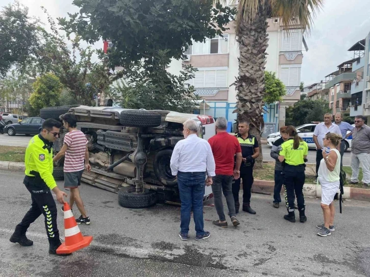 Yan yatan kamyonetten yara almadan çıktı
