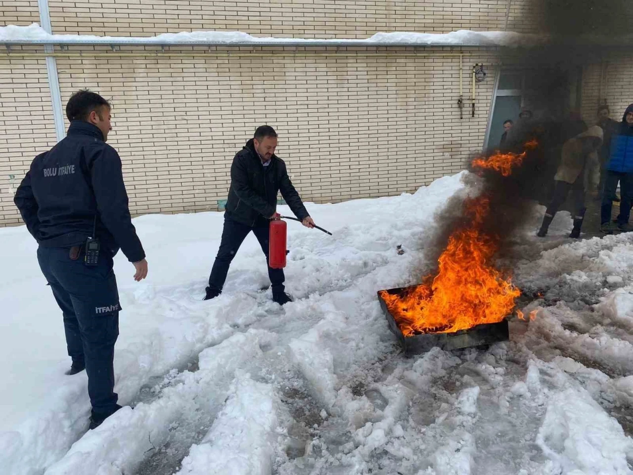 Yangın eğitimleri devam ediyor
