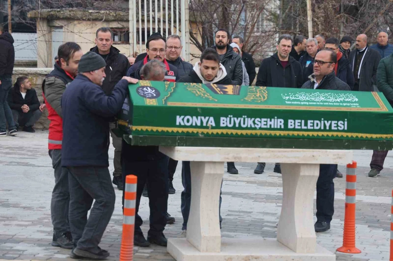 Yangın faciasında hayatını kaybeden Esra Nazik son yolculuğuna uğurlandı
