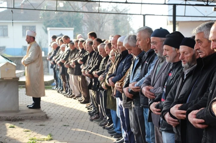 Yangında hayatını kaybeden yaşlı kadın son yolculuğuna uğurlandı
