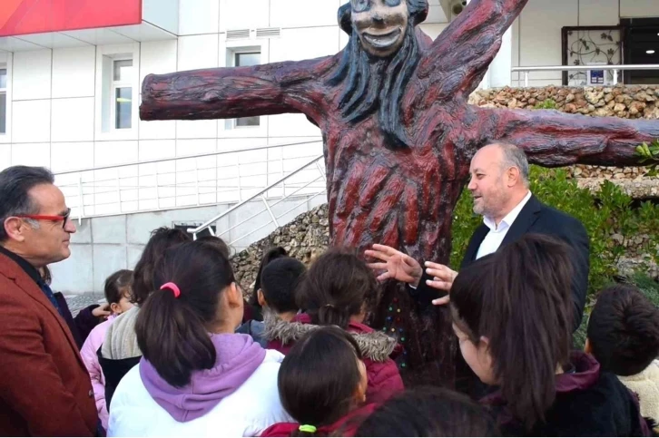 Yapay zekaya sahip ağaç, çocukların sorularını yanıtlıyor
