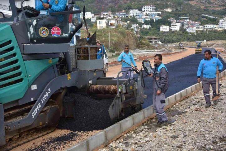 Yapımı tamamlanan Mamadı yolunda asfalt çalışması başladı
