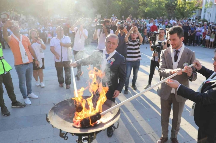 Yaprak festivali renkli görüntülerle başladı
