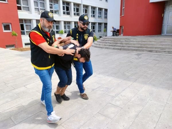 Yaralı polislerle ilgili yorumu, yardım için telefonunu verdiği kişinin yaptığını söyledi