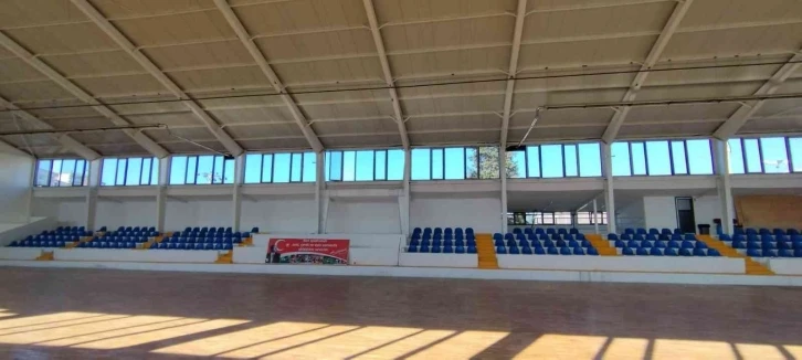 Yarım asırlık spor salonu yenilendi
