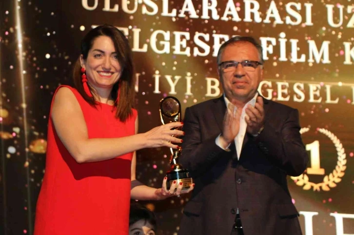 Yaşam öyküsünü anlattığı “Bekleyiş” en iyi belgesel film ödülü aldı
