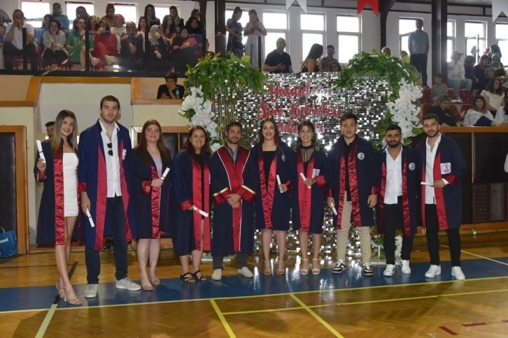 Yaşar Doğu Spor Bilimleri Fakültesi mezunlarını uğurladı
